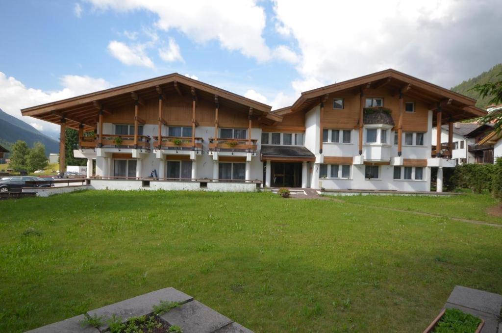 Residenza E Appartamenti Le Colonnine Pozza di Fassa Exterior foto